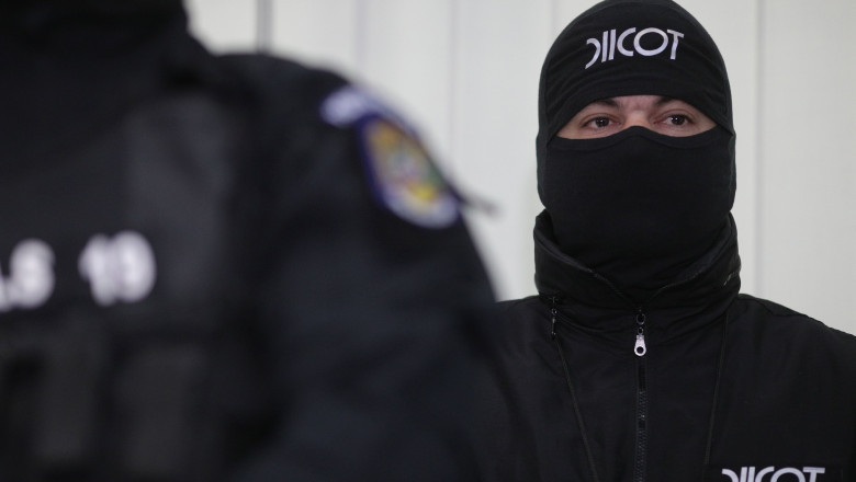 O fată în vârstă de 16 ani a murit, în judeţul Neamţ, după ce a consumat un drog de tip cristal , DIICOT a reținut trei persoane