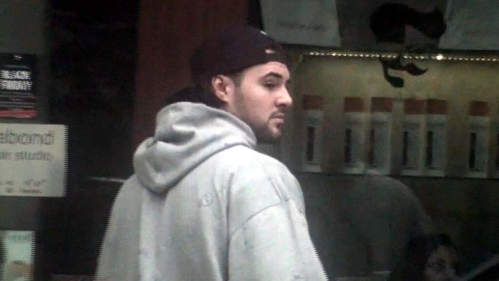 PAPARAZZI / Mario Fresh și-a luat rămas bun de la Alexia Eram și… de la vechiul look! VIDEO EXCLUSIV