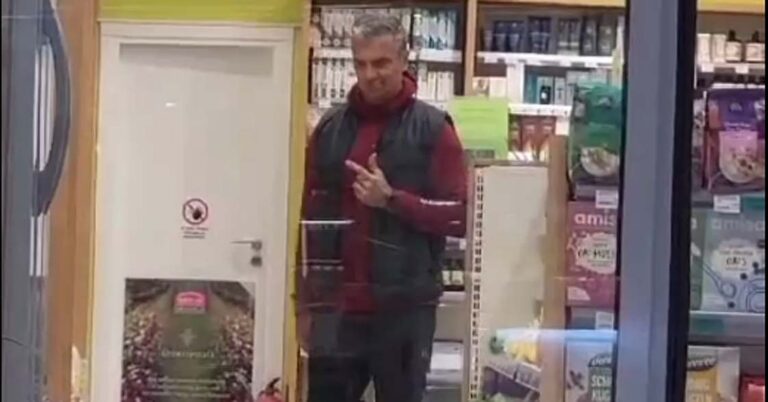 PAPARAZZI / Daniel Pancu, expert în privit rafturi! La cumpărat cadouri stă mai prost