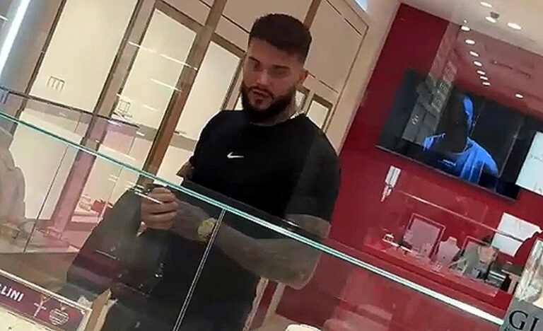 PAPARAZZI / Fetelor, ați pierdut și cea mai tatuată ispită de la Insula Iubirii! Se însoară! Avem dovada