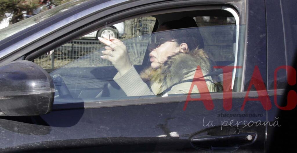 PAPARAZZI / Oana este fată fină, nu scrumează în mașină! Strada, scrumieră pentru femeia școlită la Sorbona care le predă copiilor bunele maniere