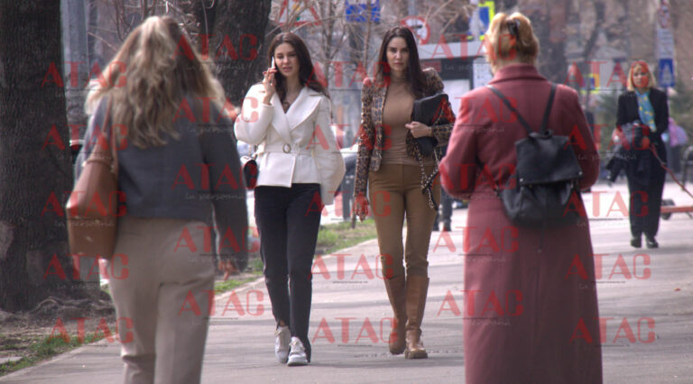 PAPARAZZI / Primele imagini cu Larisa Tănăsoiu după divorțul de Alin Ionescu. Cu cine a fost surprinsă „Regina Instagramului”!