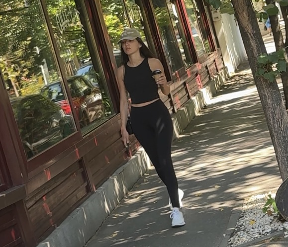 Exclusiv || Alexandra Becali, apariție relaxată în Cartierul Primăverii (video paparazzi)