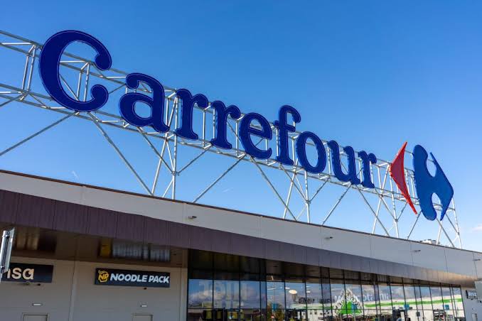 Mesajul Carrefour după zvonurile privind retragerea din România: „Ne continuăm planul strategic”