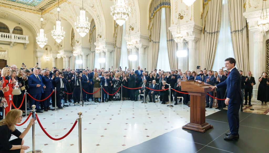 Recepția lui Nicușor Dan de 1 Decembrie – Cotroceniul, transformat într-un podium pentru influenceri. România adevărată, ignorată