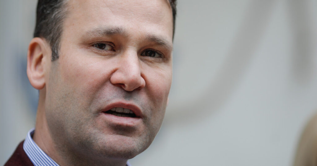 Avertismentul ignorat de Robert Negoiță: ”Nu poți să intri pe teren privat sau să faci drum peste țeava Transgaz” | Stenograme