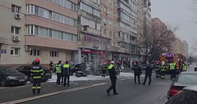 Alertă în Capitală: o femeie a ars de vie, în propria mașină | Incendiul s-a extins la alte mașini