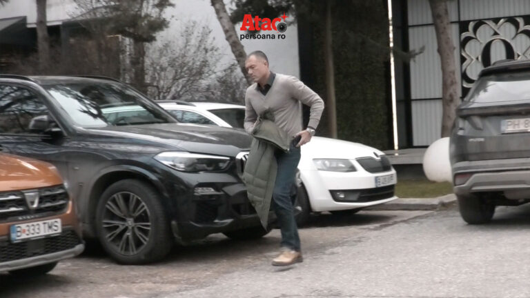 PAPARAZZI / Pe teren făcea ravagii, dar în parcare are nevoie de prelungiri! Ce i-a dat bătăi de cap lui Adrian Ilie. VIDEO EXCLUSIV