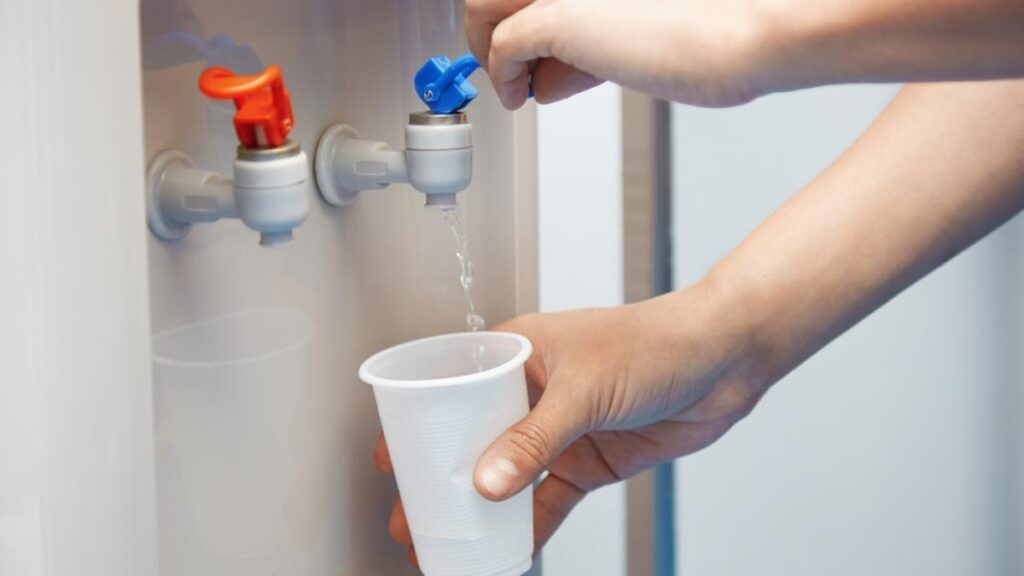 Apă potabilă gratuită în instituțiile publice, școli, spitale și noduri de transport