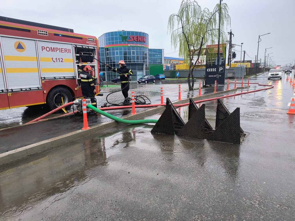 Imagini dramatice | Oameni evacuați din calea viiturilor | Alertă maximă, în Vrancea