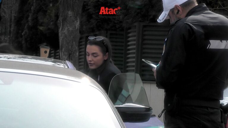 PAPARAZZI / O cafea a costat-o mai mult decât se aștepta! Alexia, fiica Andreei Esca, amendată în plină stradă. VIDEO EXCLUSIV