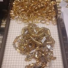 Zeci de percheziții în Ilfov și București. Peste 16 kg de bijuterii găsite la contrabandiștii cu aur