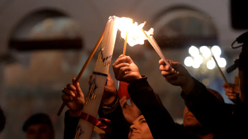 Lumina Sfântă vine în țară cu o cursă specială. Ceremonia de la Ierusalim se va desfășura în condiții neobișnuite