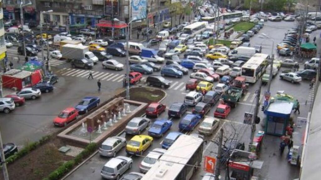 Blocaje și haos în traficul din Capitală. Multe semafoare din intersecțiile principale nu funcționează