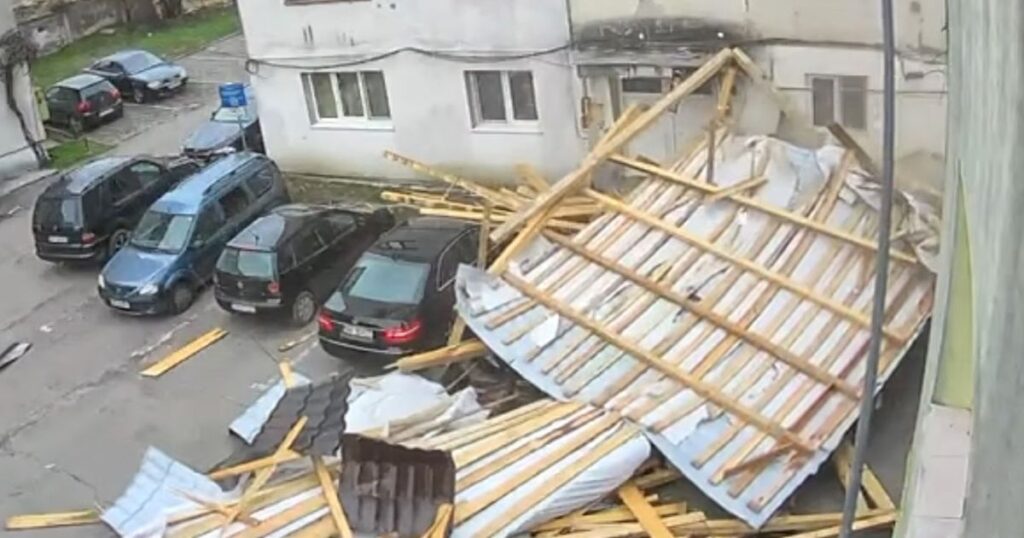 Dosar penal, în cazul pensionarului ucis de un acoperiș smuls de vânt